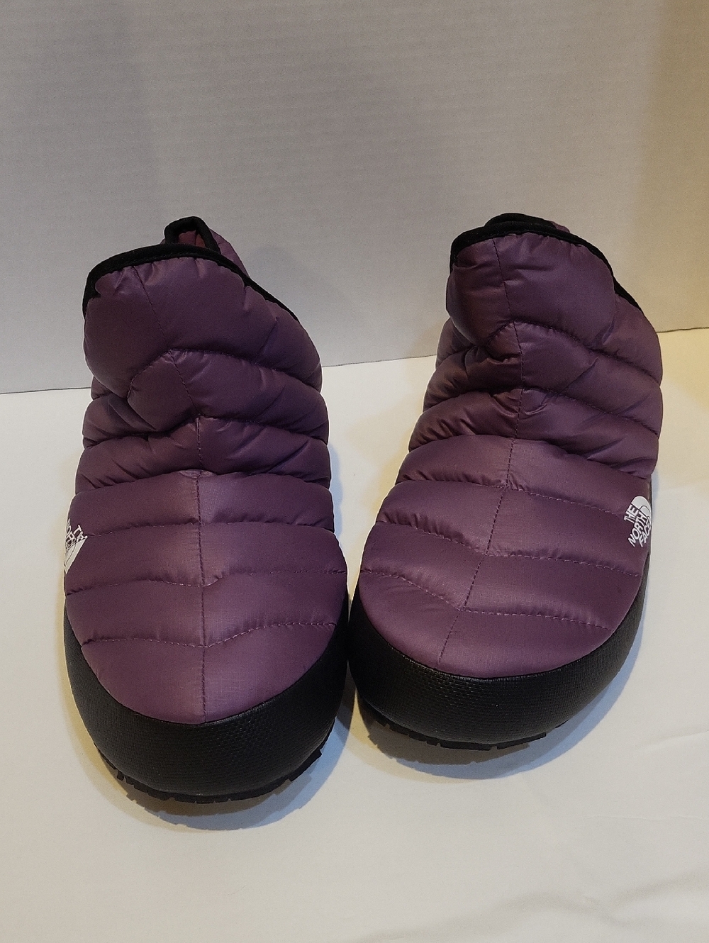 The North Face Women's Quilted Slip-On Slippers in Purple and Black Size 10 - Picture 2 of 8